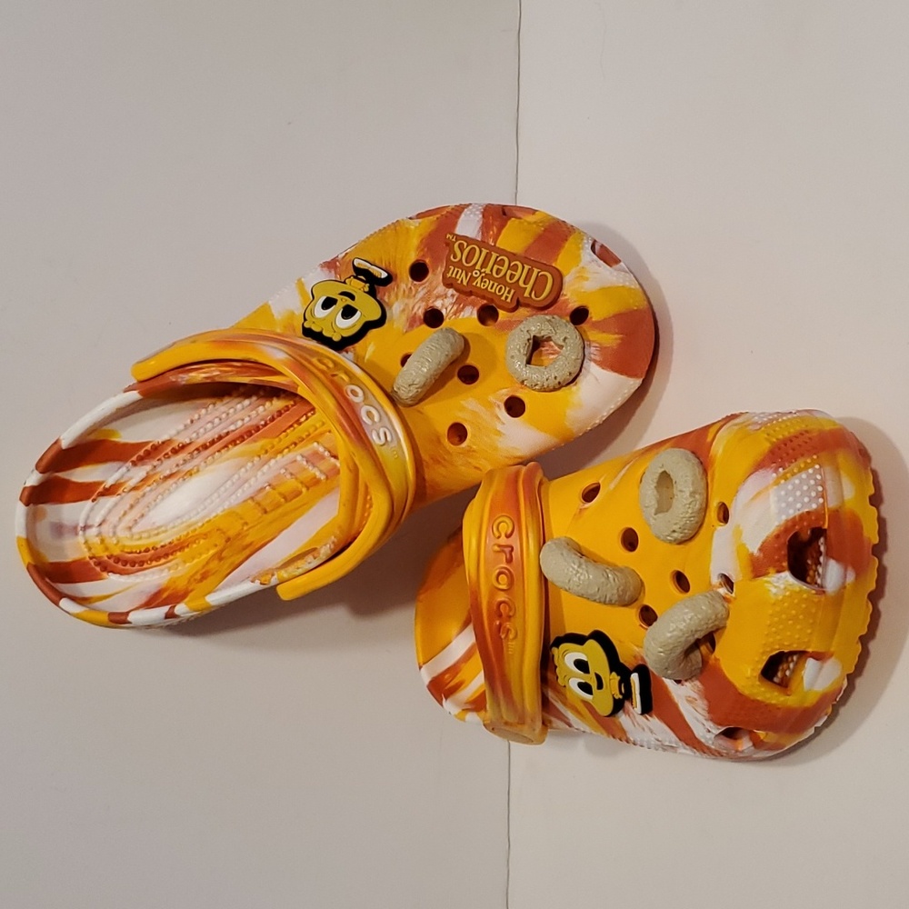 General Mills Honey Nut Cheerios x Crocs Size J6 or Womens Size 8 Clogs